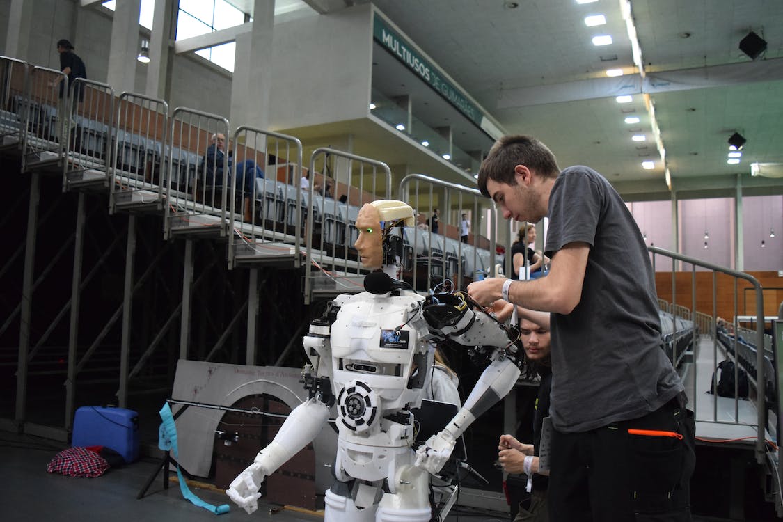Robotika di Masa Depan: Mengantisipasi Peran Robot dalam Kehidupan Kita